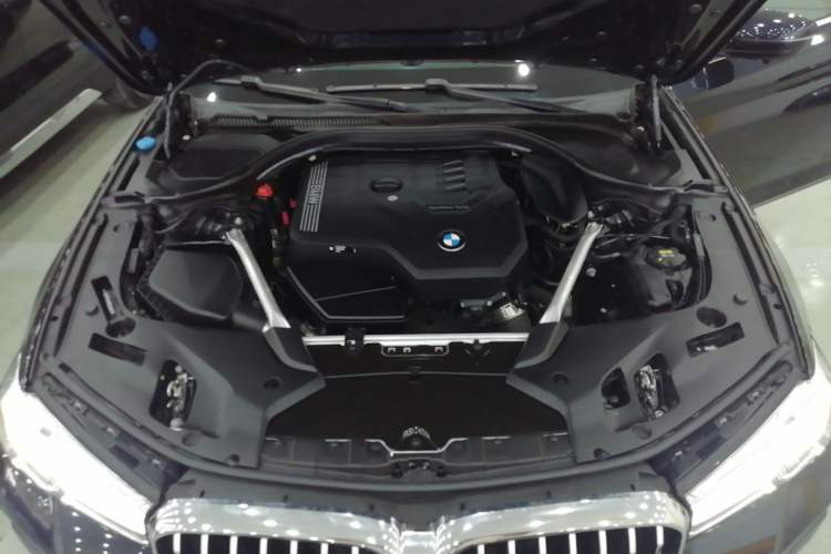 Used BMW 5 Series 2021 Facelifted 525Li M Sport Package Engine Bay