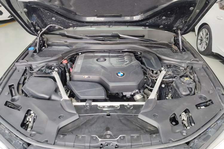 Used BMW 5 Series 2021 Facelifted 525Li M Sport Package Engine Bay
