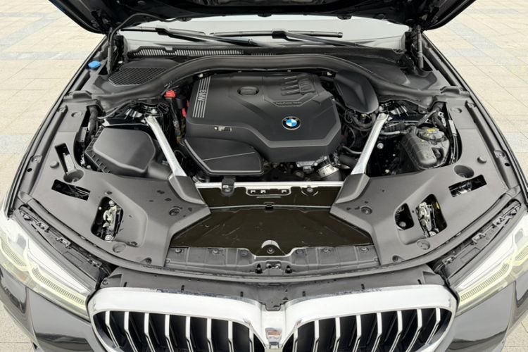 Used BMW 5 Series 2021 525Li M Sport Package Engine Bay