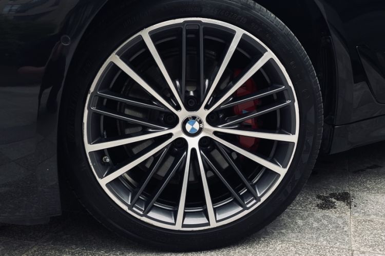 Used BMW 5 Series 2021 Facelifted 530Li Leading Edition M Sport Package Exterior 1