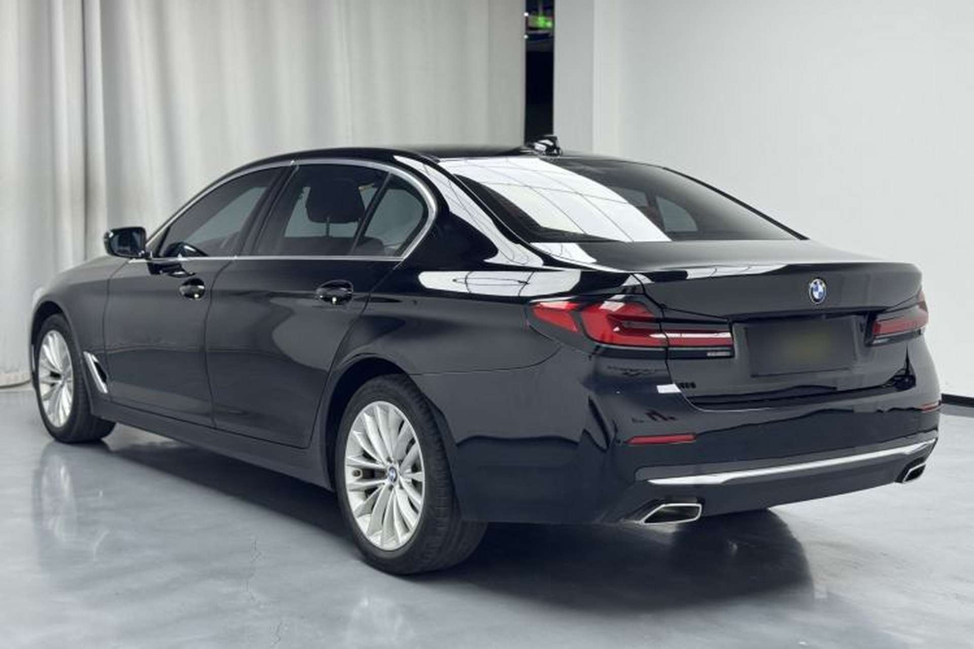 Used BMW 5 Series 2021 525Li Luxury Package Exterior 2