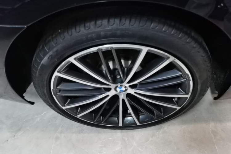 Used BMW 5 Series 2021 Facelifted 530Li Leading Edition M Sport Package Exterior 2