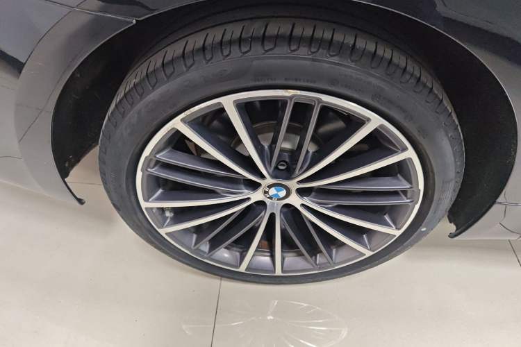 Used BMW 5 Series 2021 530Li Leading Model M Sport Package Exterior 2