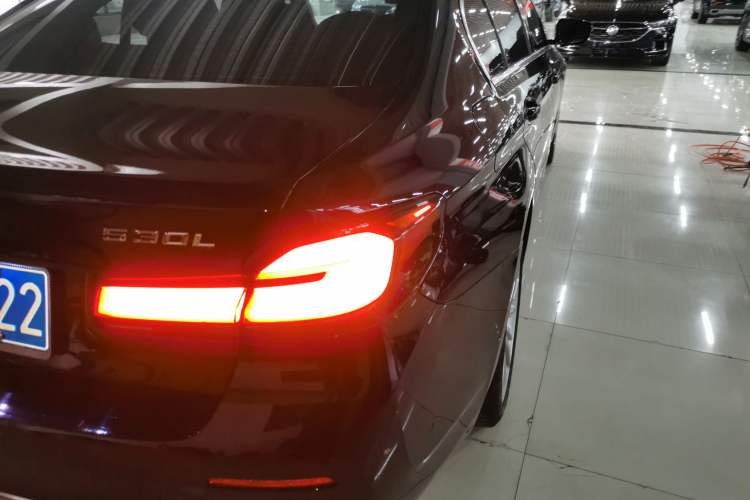 Used BMW 5 Series 2021 530Li Luxury Edition Premium Package Exterior 2