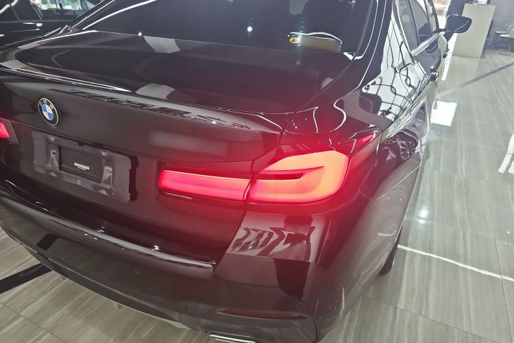 Used BMW 5 Series 2021 530Li Leading Model M Sport Package Exterior 3