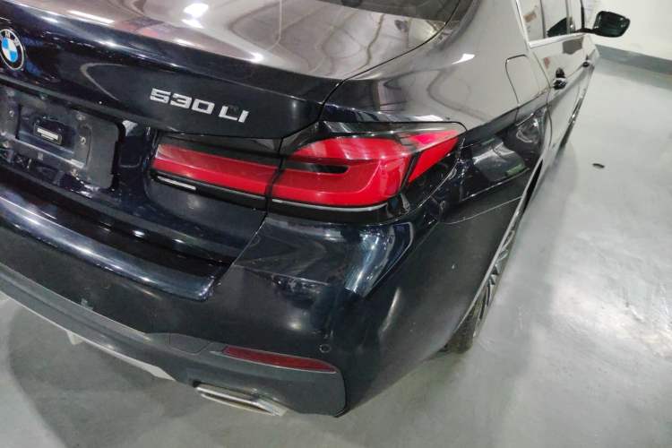 Used BMW 5 Series 2021 530Li Leading Model M Sport Package Exterior 3