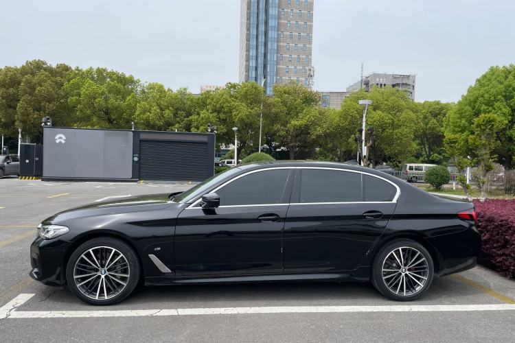 Used BMW 5 Series 2021 Facelifted 530Li Leading Edition M Sport Package Exterior 3
