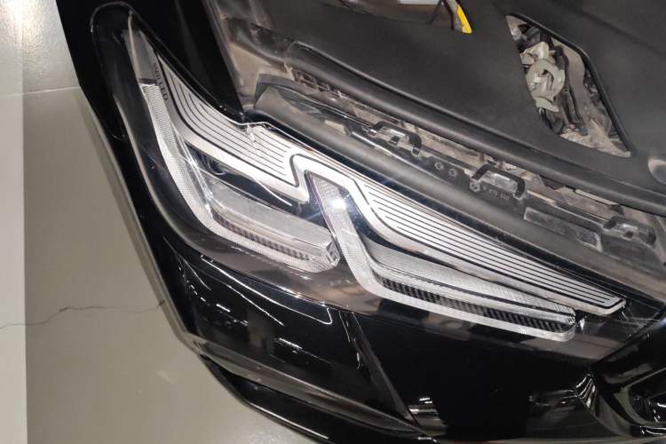 Used BMW 5 Series 2021 530Li Luxury Edition M Sport Package Exterior 3