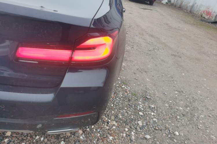 Used BMW 5 Series 2021 Facelifted 530Li Leading Edition M Sport Package Exterior 3