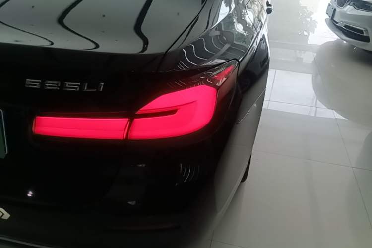 Used BMW 5 Series 2021 Updated Version 525Li Luxury Package Exterior 3