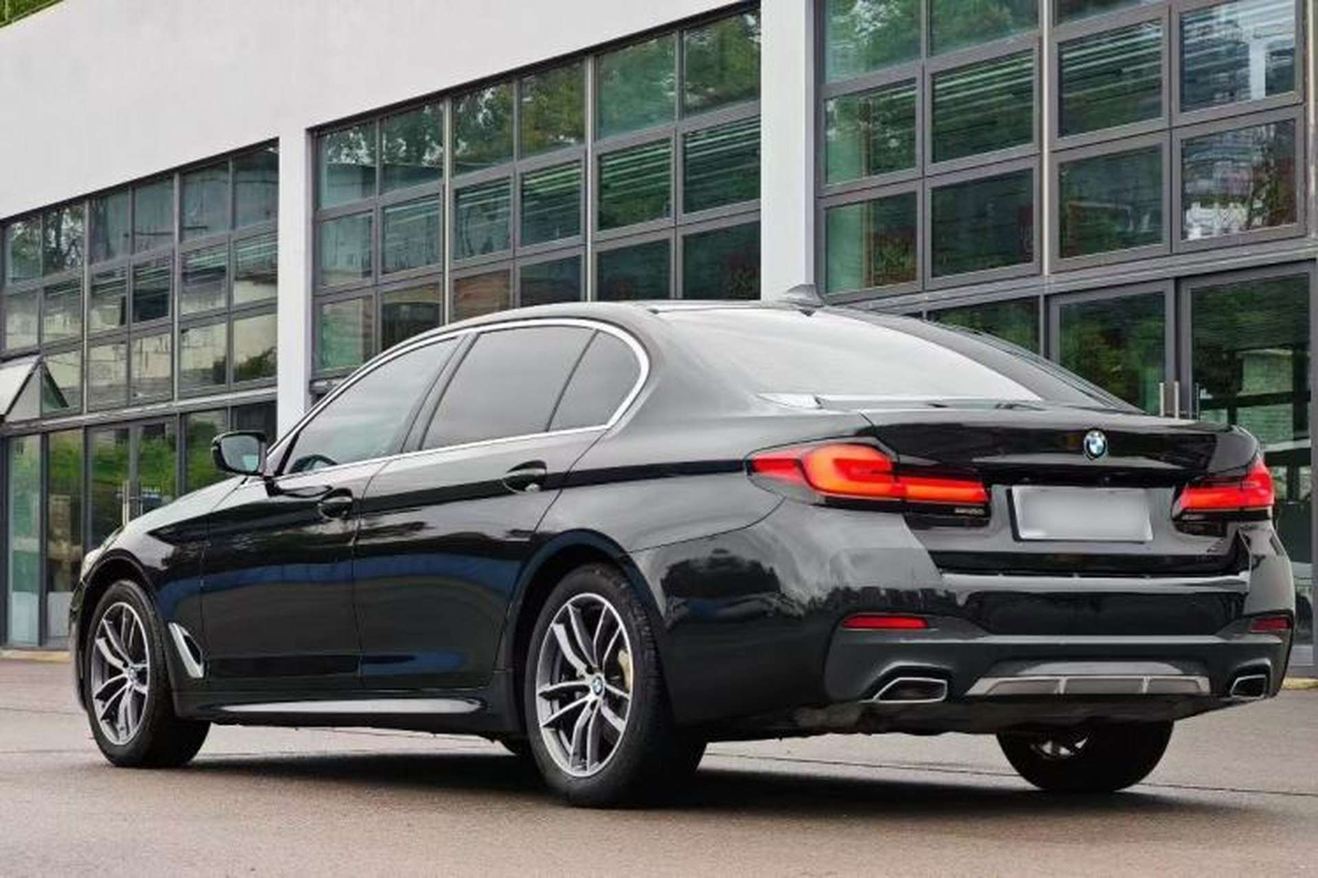 Used BMW 5 Series 2021 525Li M Sport Package Exterior 3