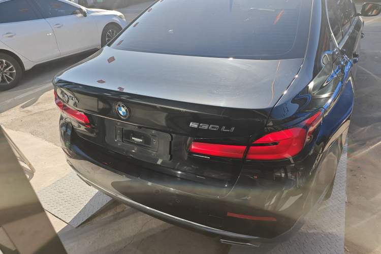 Used BMW 5 Series 2021 Restyled 530Li Leading Edition Luxury Package Exterior 4