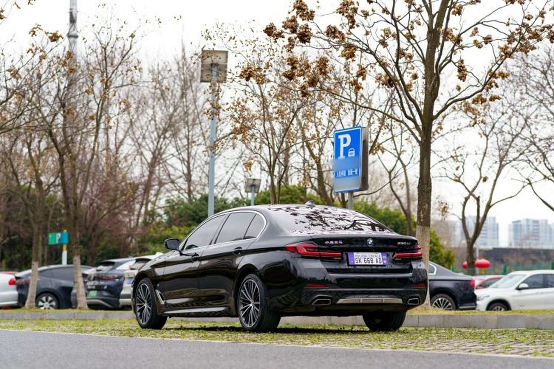 Used BMW 5 Series 2021 Facelifted 530Li Leading Edition M Sport Package Exterior 4