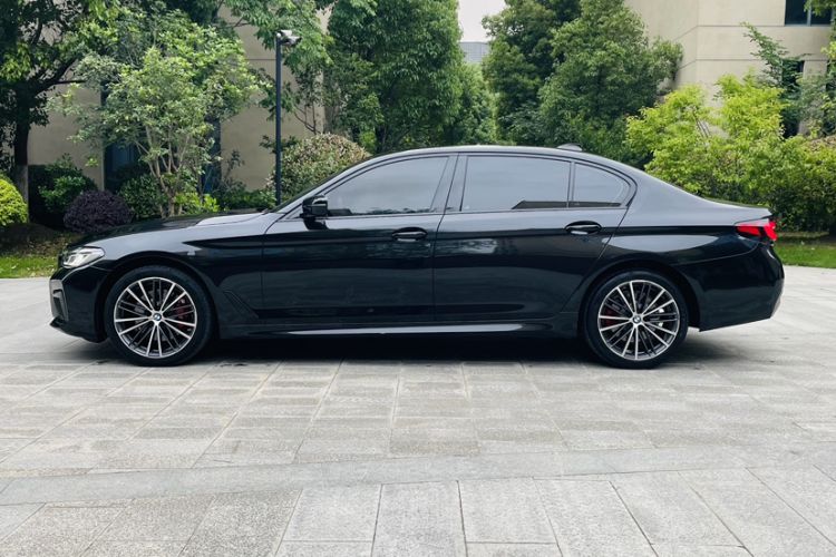 Used BMW 5 Series 2021 Facelifted 530Li Leading Edition M Sport Package Exterior 4