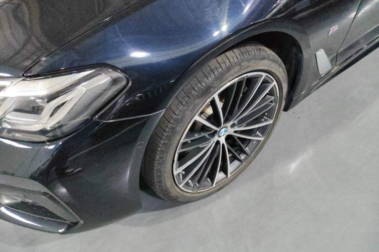 Used BMW 5 Series 2021 530Li Leading Model M Sport Package Exterior 4