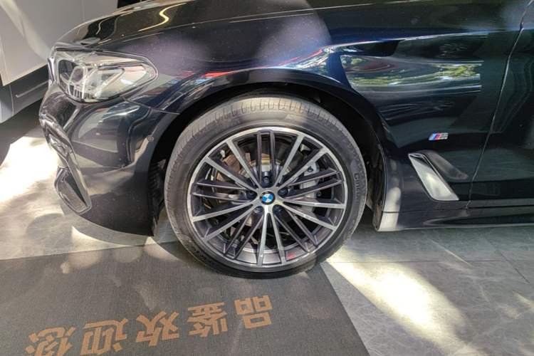 Used BMW 5 Series 2021 530Li Leading Model M Sport Package Exterior 4