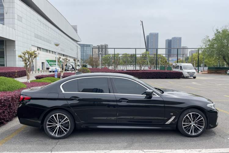 Used BMW 5 Series 2021 Facelifted 530Li Leading Edition M Sport Package Exterior 4