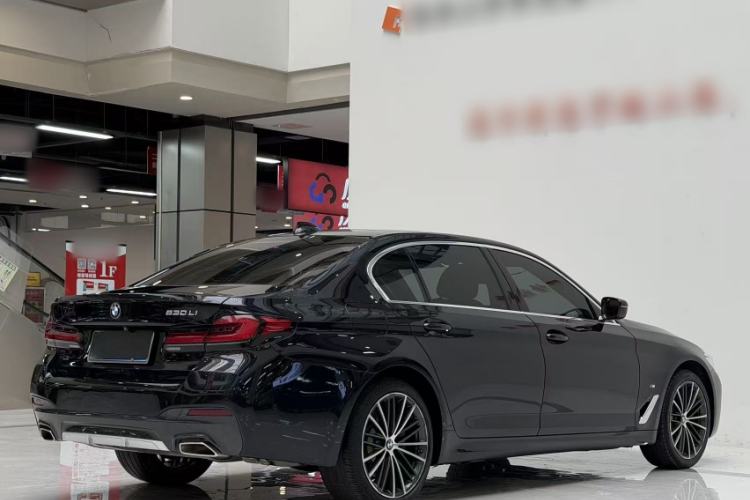 Used BMW 5 Series 2021 Facelifted 530Li Leading Edition M Sport Package Exterior 4