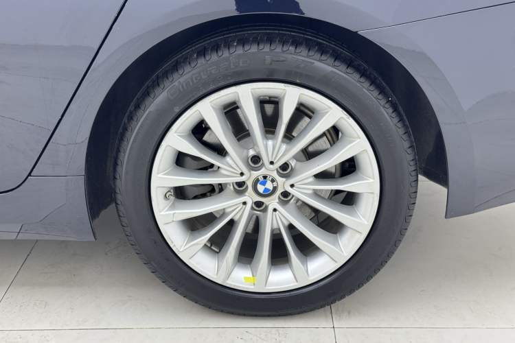 Used BMW 5 Series 2021 Updated Version 525Li Luxury Package Exterior 4