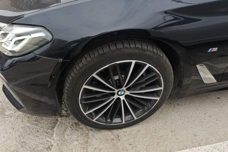 Used BMW 5 Series 2021 Facelifted 530Li Leading Edition M Sport Package Exterior 4