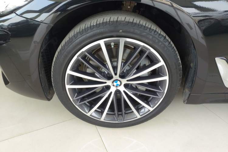 Used BMW 5 Series 2021 530Li Leading Model M Sport Package Exterior 4