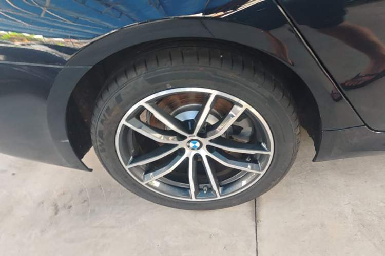 Used BMW 5 Series 2021 Facelifted 525Li M Sport Package Exterior 5