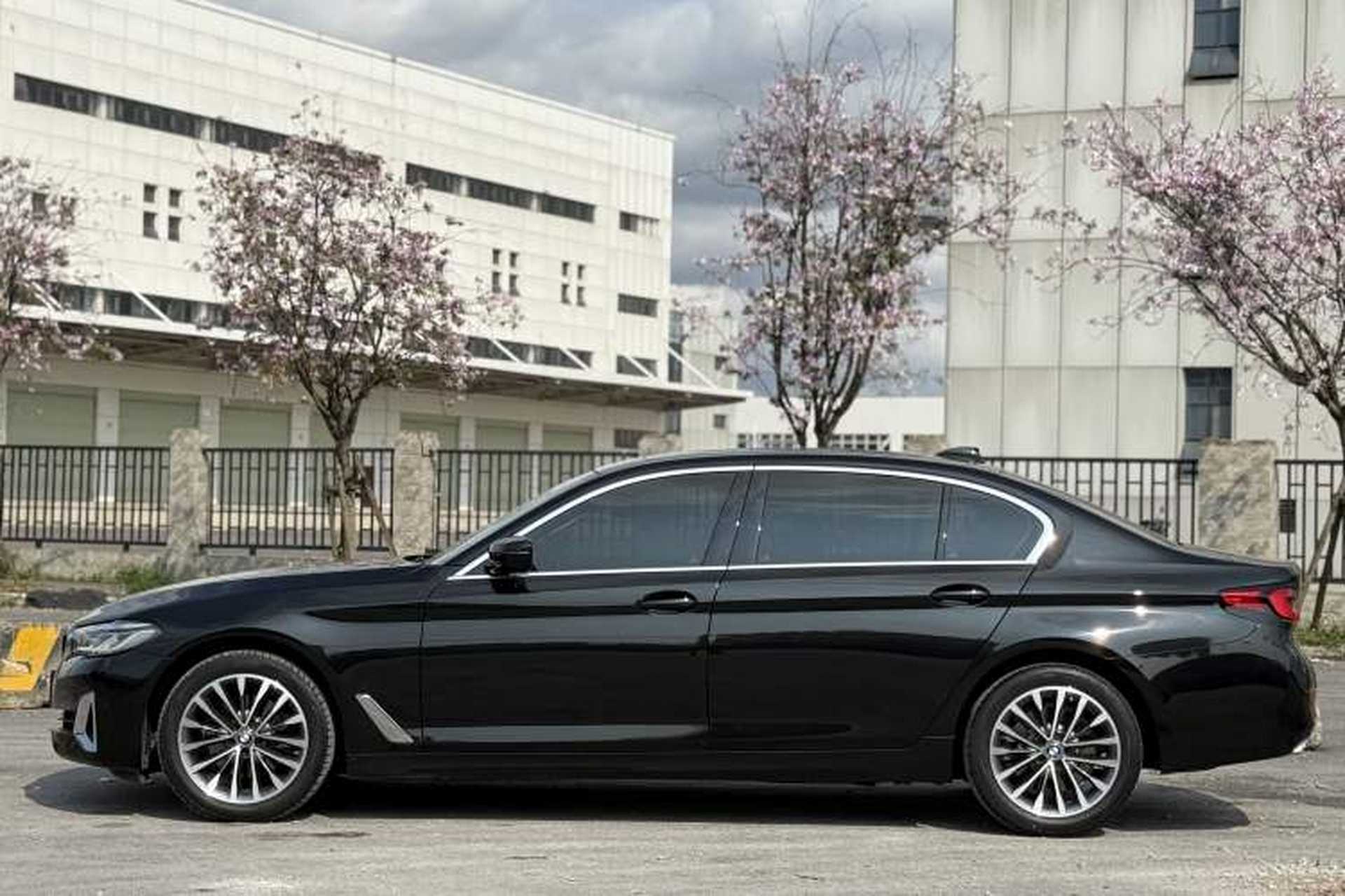 Used BMW 5 Series 2021 525Li Luxury Package Exterior 6