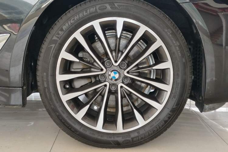 Used BMW 5 Series 2021 525Li Luxury Package Exterior 6