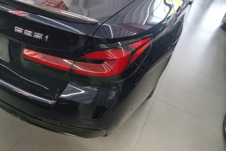 Used BMW 5 Series 2021 525i M Sport Package Exterior 6