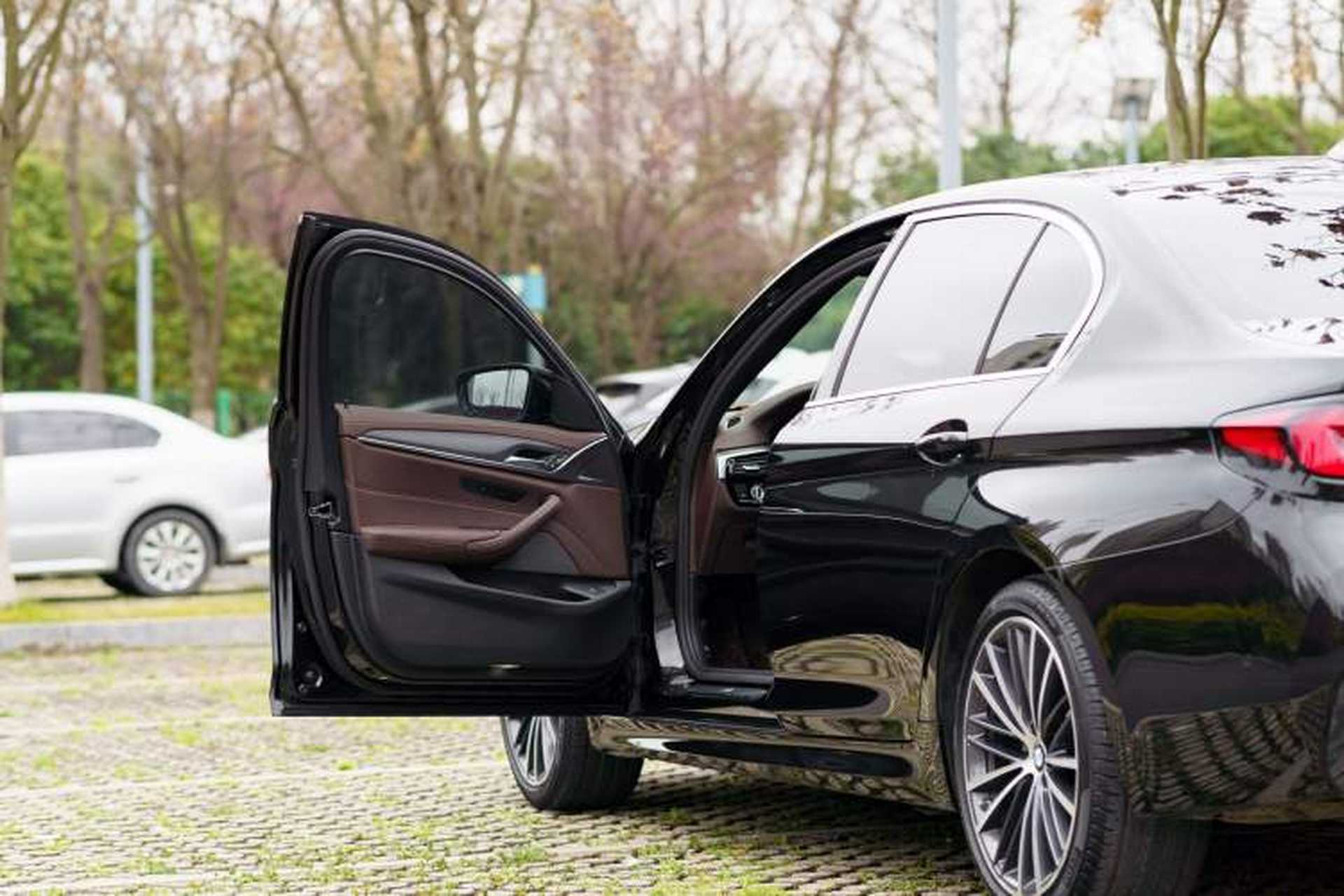 Used BMW 5 Series 2021 Facelifted 530Li Leading Edition M Sport Package Exterior 7