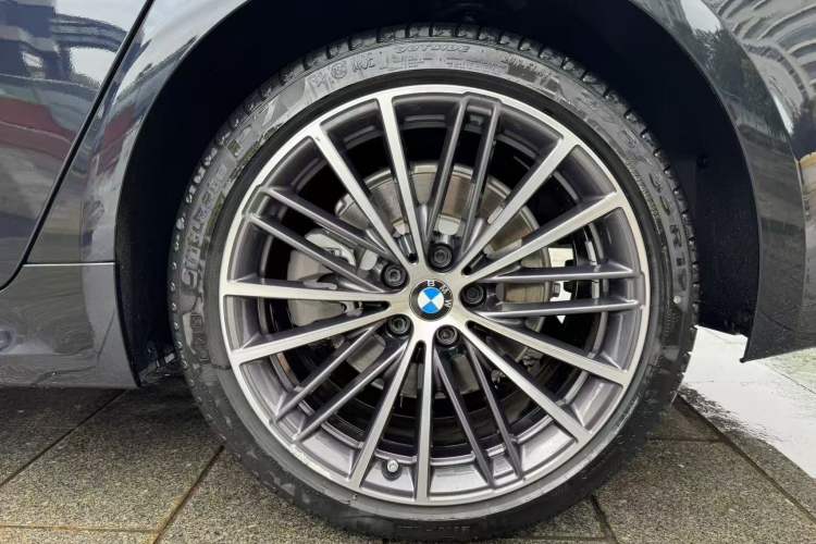 Used BMW 5 Series 2021 Facelifted 530Li Leading Edition M Sport Package Exterior 8
