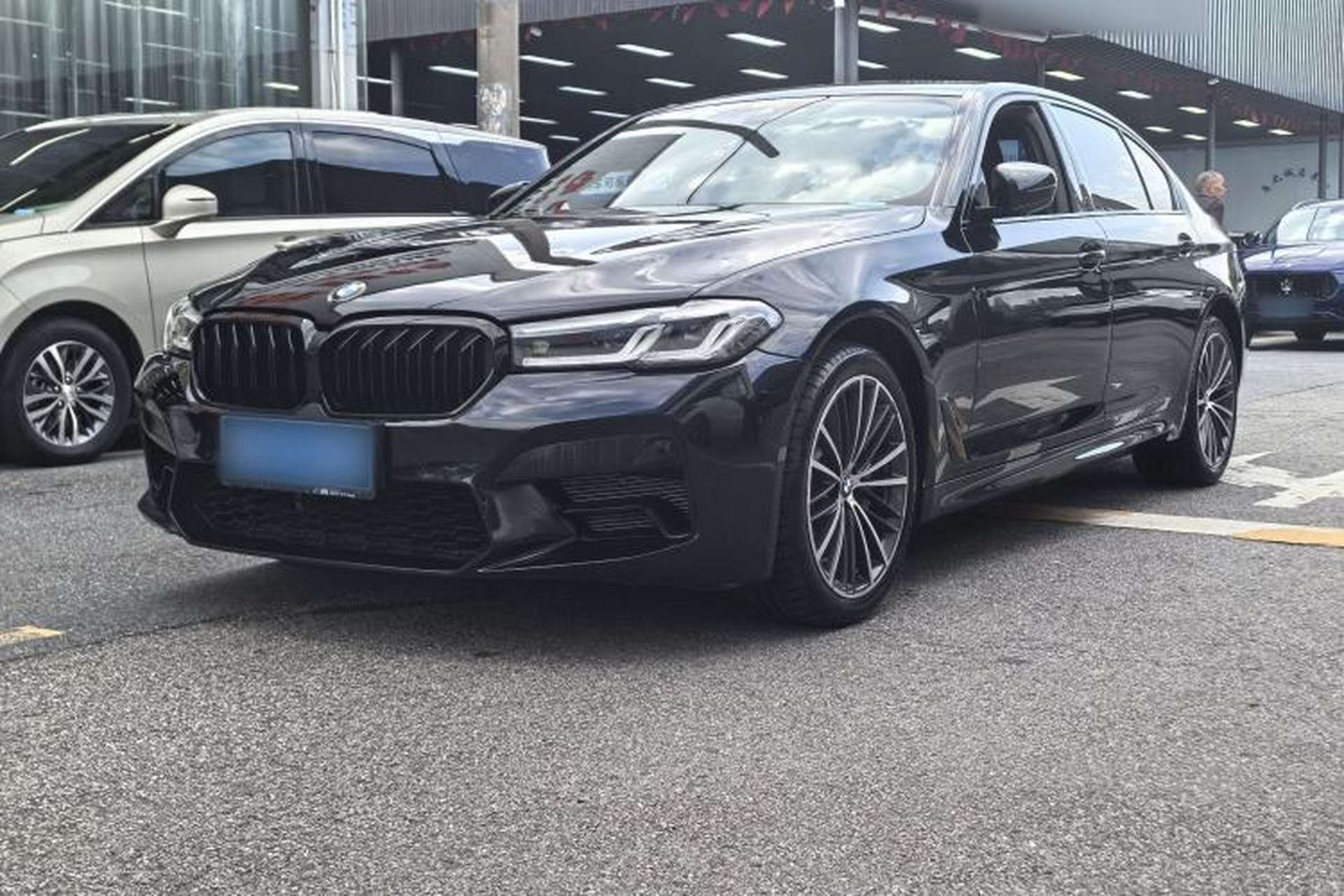 Used BMW 5 Series 2021 530Li Leading Model M Sport Package Front Left 45 Deg
