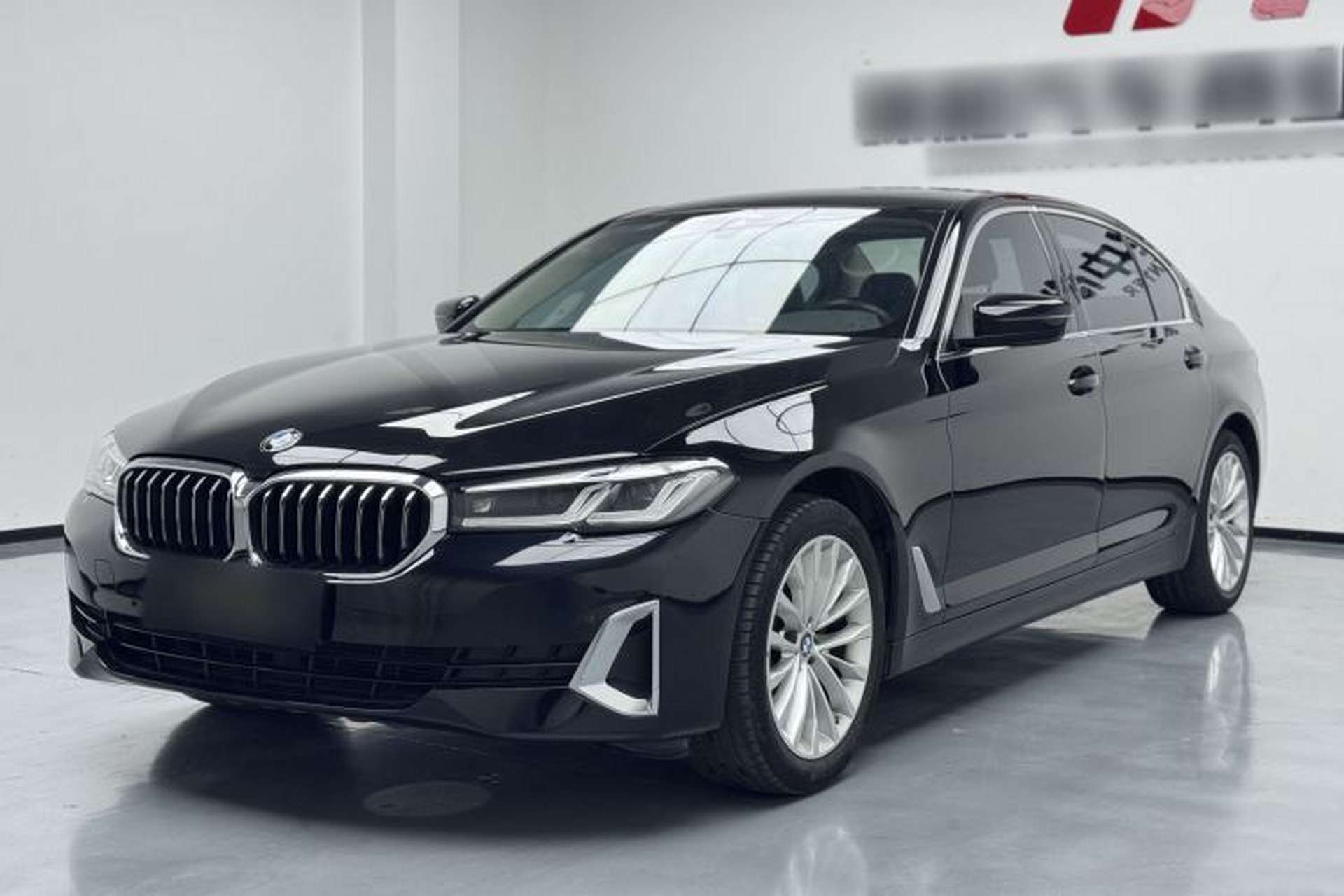 Used BMW 5 Series 2021 525Li Luxury Package Front Left 45 Deg