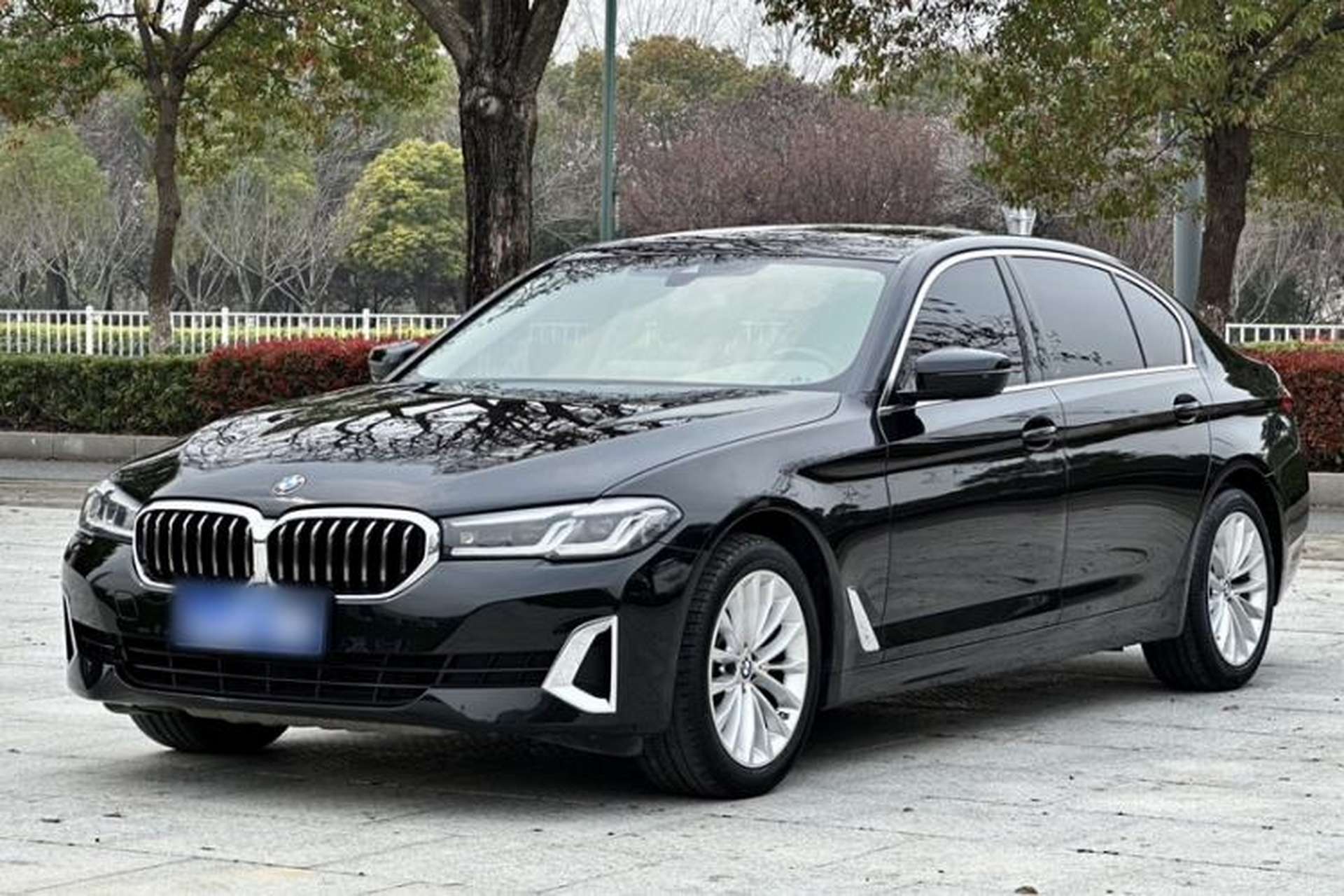 Used BMW 5 Series 2021 525Li Luxury Package Front Left 45 Deg