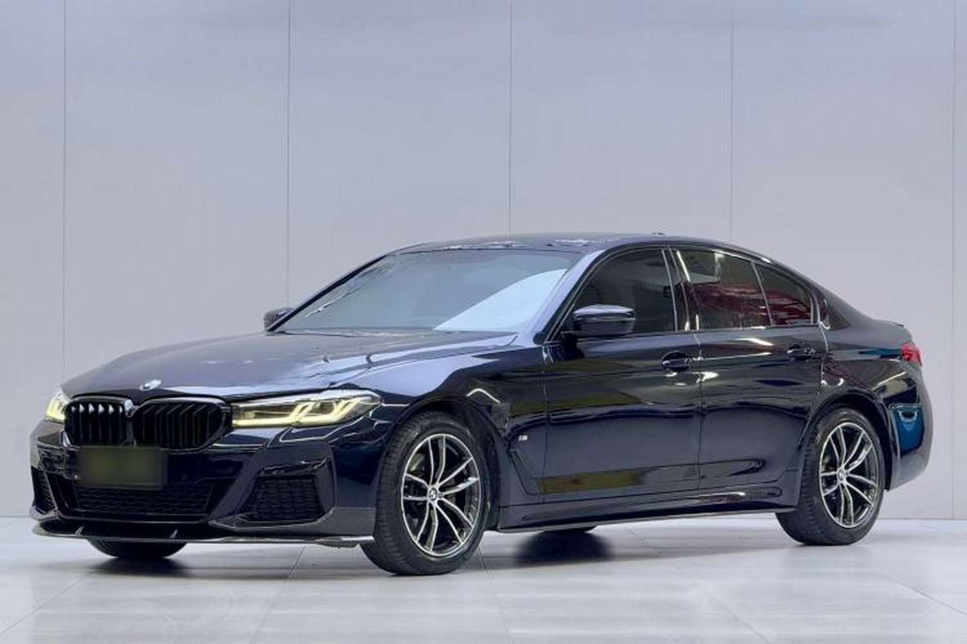 Used BMW 5 Series 2021 525i M Sport Package Front Left 45 Deg