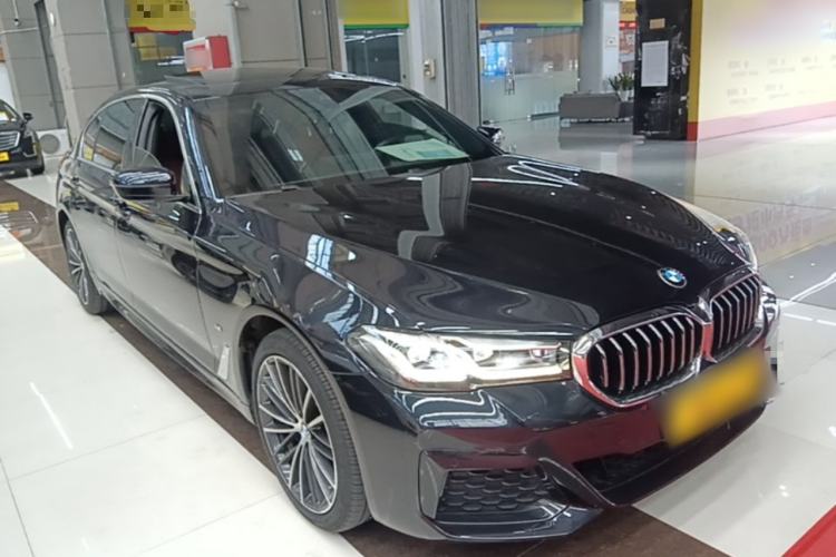 Used BMW 5 Series 2021 Facelifted 530Li Leading Edition M Sport Package Front Right 45 Deg