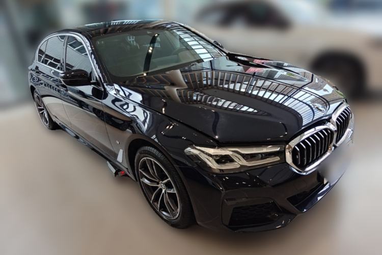 Used BMW 5 Series 2021 525Li M Sport Package Front Right 45 Deg
