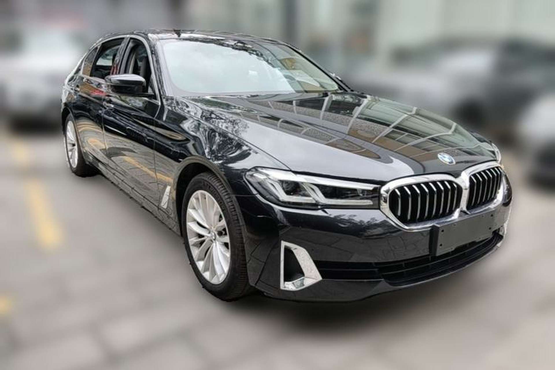 Used BMW 5 Series 2021 525Li Luxury Package Front Right 45 Deg