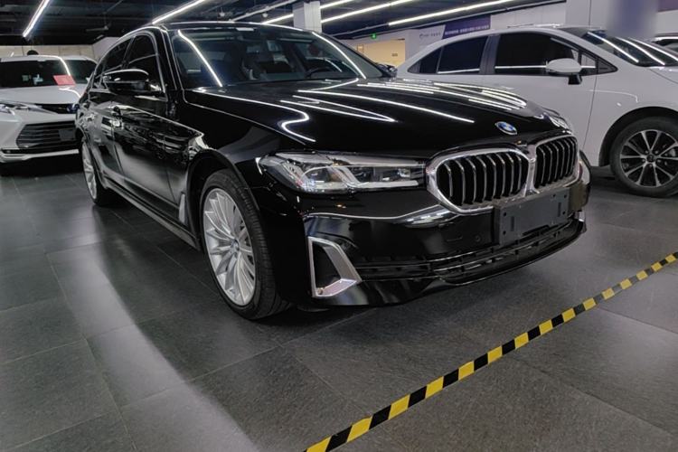 Used BMW 5 Series 2021 Updated 530Li Luxury Package Premium Edition Front Right 45 Deg