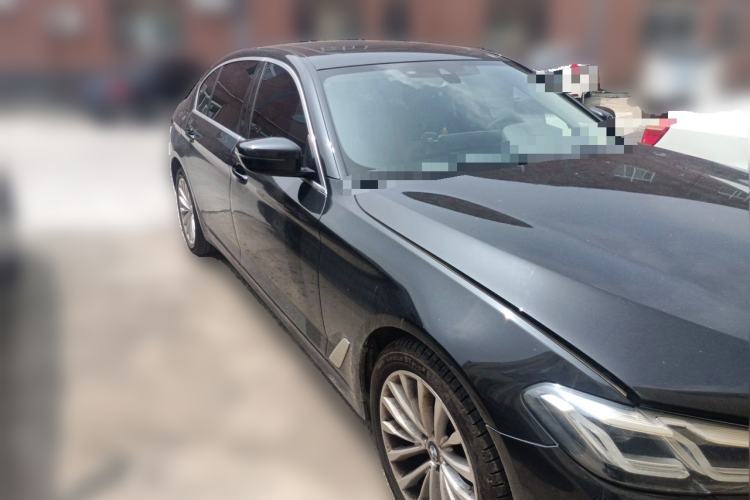 Used BMW 5 Series 2021 525Li Luxury Package Front Right 45 Deg