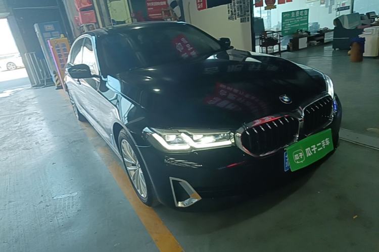 Used BMW 5 Series 2021 525Li Luxury Package Front Right 45 Deg