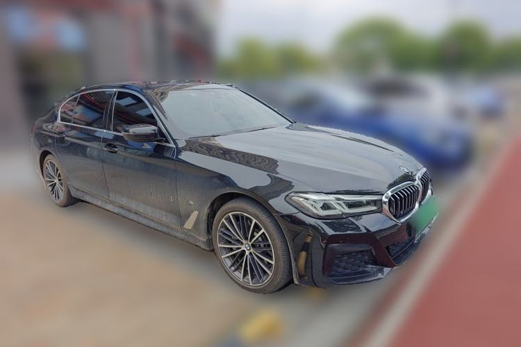 Used BMW 5 Series 2021 Facelifted 530Li Leading Edition M Sport Package Front Right 45 Deg