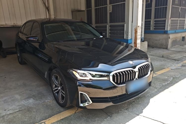 Used BMW 5 Series 2021 530Li Leading Luxury Package Front Right 45 Deg