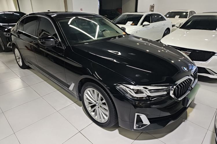 Used BMW 5 Series 2021 525Li Luxury Package Front Right 45 Deg