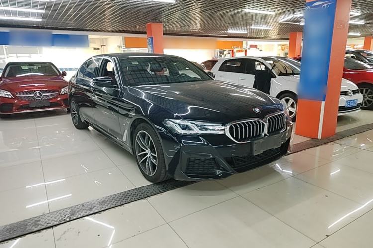 Used BMW 5 Series 2021 Facelifted 525Li M Sport Package Front Right 45 Deg