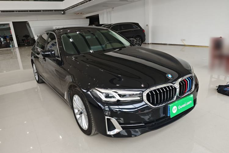 Used BMW 5 Series 2021 525Li Luxury Package Front Right 45 Deg