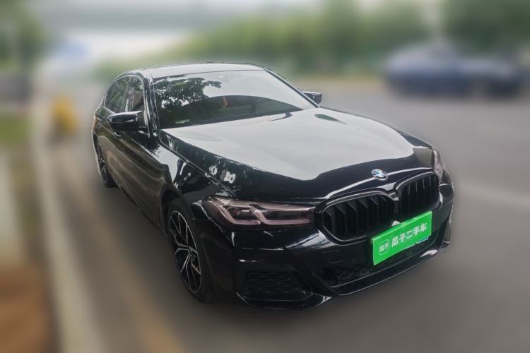 Used BMW 5 Series 2021 Facelifted 530Li Leading Edition M Sport Package Front Right 45 Deg