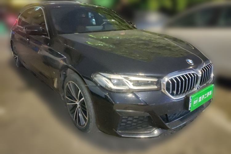 Used BMW 5 Series 2021 Facelifted 530Li Leading Edition M Sport Package Front Right 45 Deg
