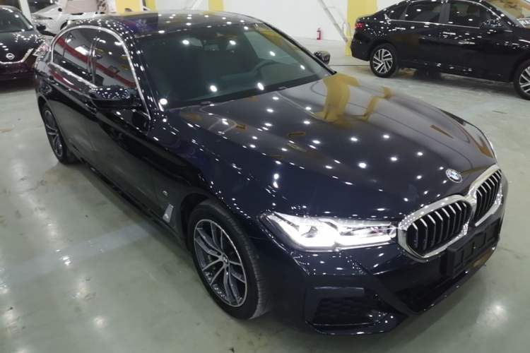 Used BMW 5 Series 2021 Facelifted 525Li M Sport Package Front Right 45 Deg