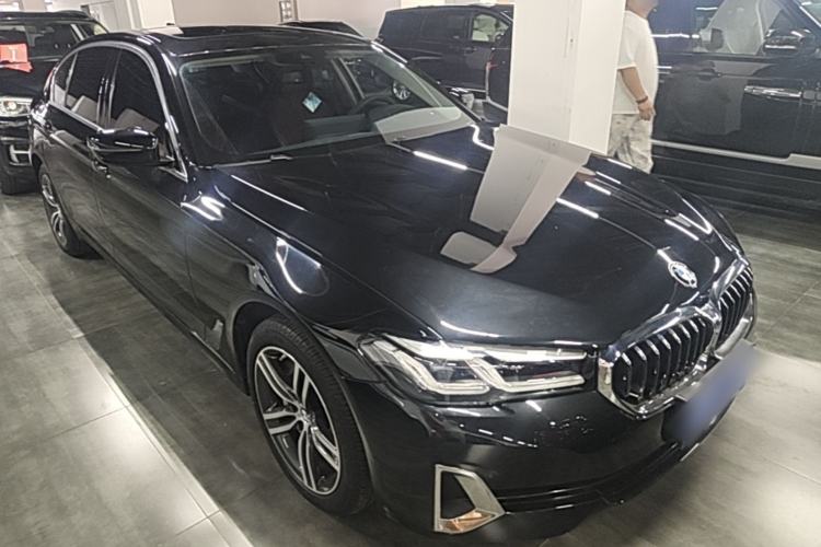 Used BMW 5 Series 2021 530Li Leading Luxury Package Front Right 45 Deg